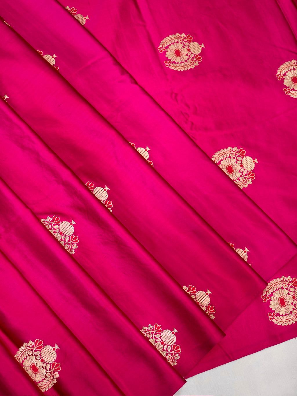 Banarasi Pure Mushru Handloom Kadhuwa Buta Fabric with Meenakari
