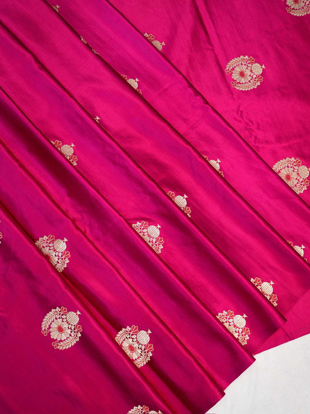 Banarasi Pure Mushru Handloom Kadhuwa Buta Fabric with Meenakari