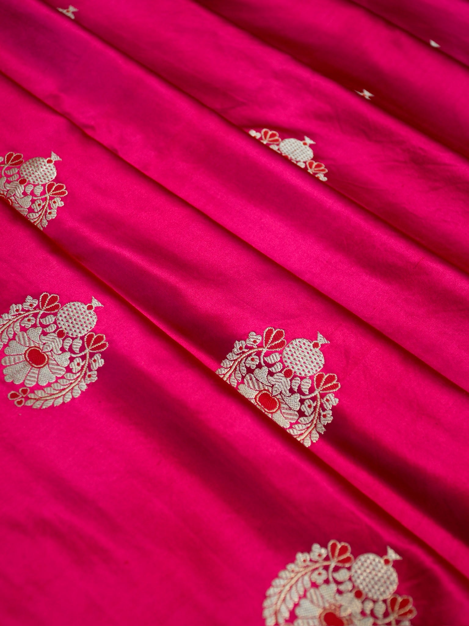 Banarasi Pure Mushru Handloom Kadhuwa Buta Fabric with Meenakari