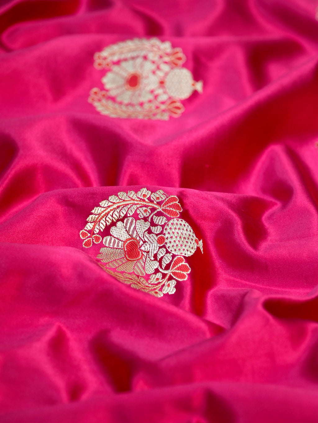 Banarasi Pure Mushru Handloom Kadhuwa Buta Fabric with Meenakari
