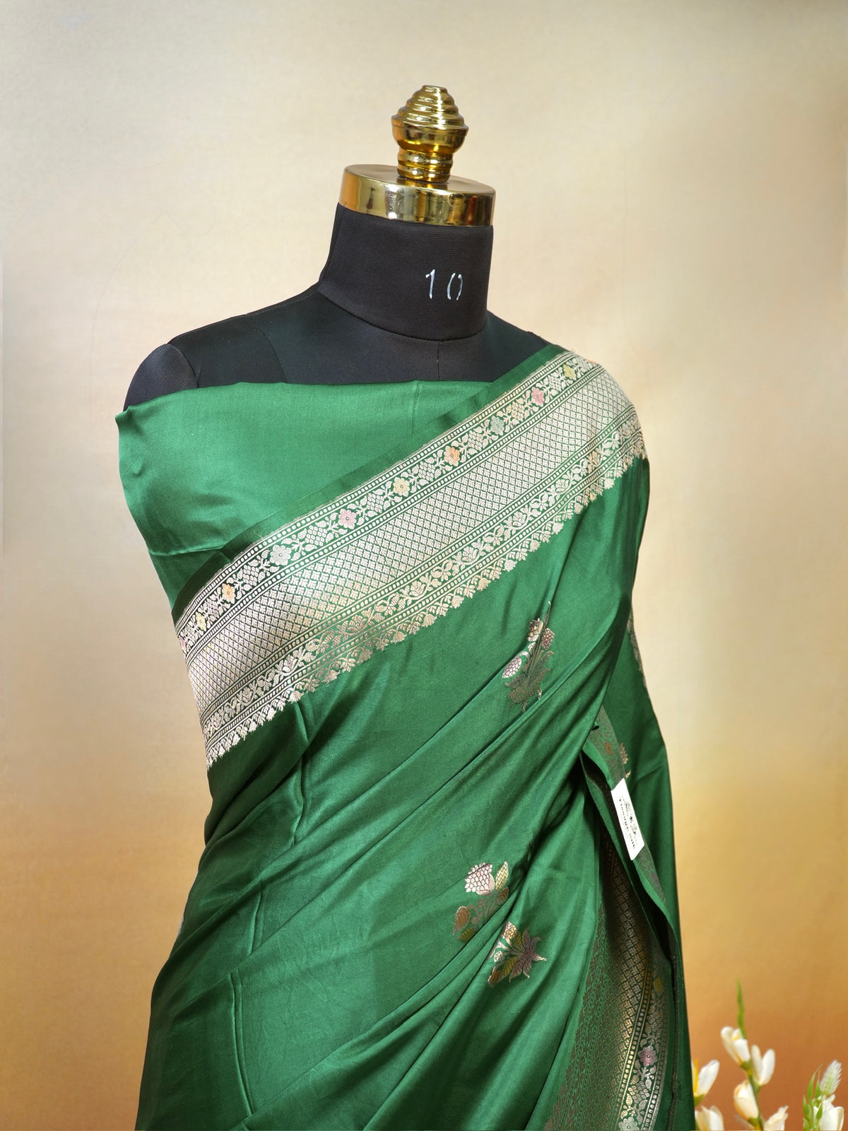 Emerald Green Handwoven Banarasi Pure Mushru Silk Handbrush Meenakari Saree