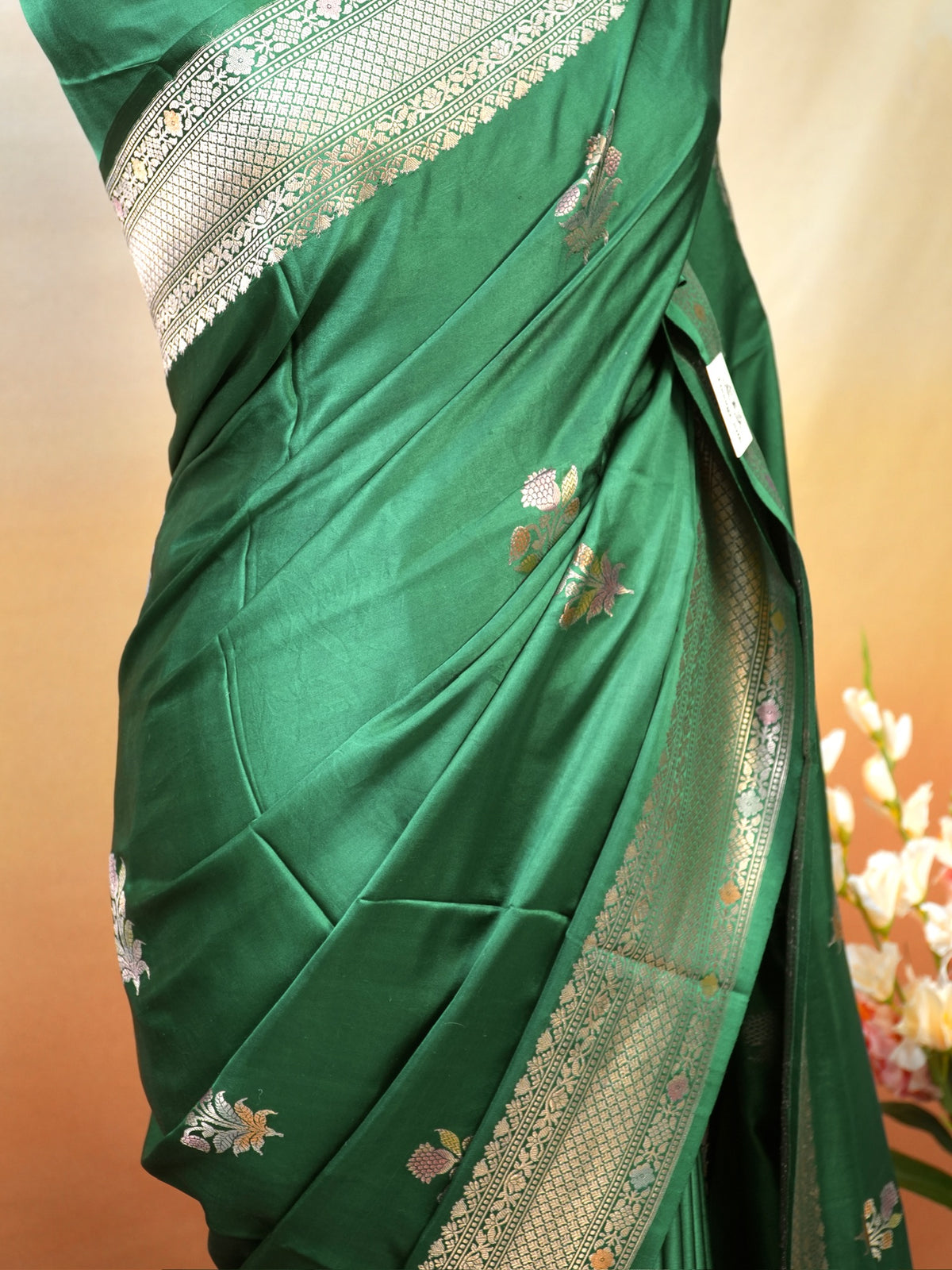 Emerald Green Handwoven Banarasi Pure Mushru Silk Handbrush Meenakari Saree