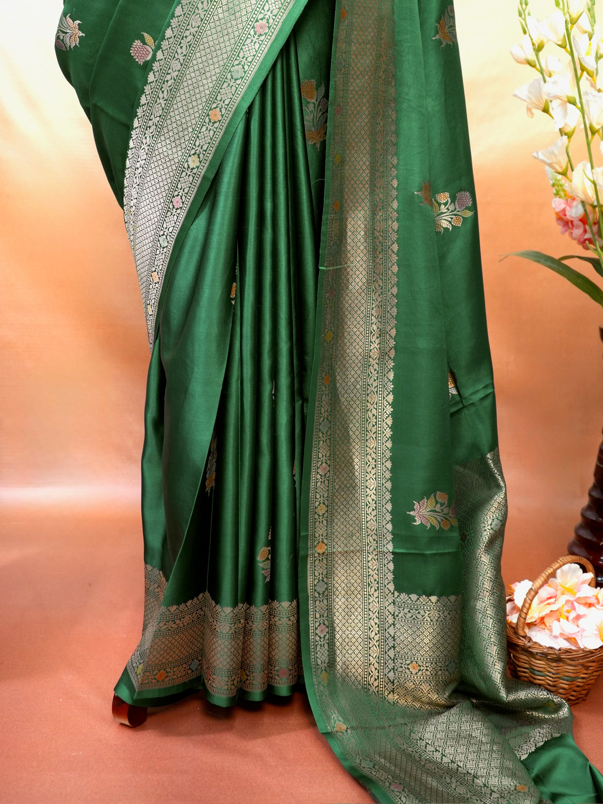 Emerald Green Handwoven Banarasi Pure Mushru Silk Handbrush Meenakari Saree