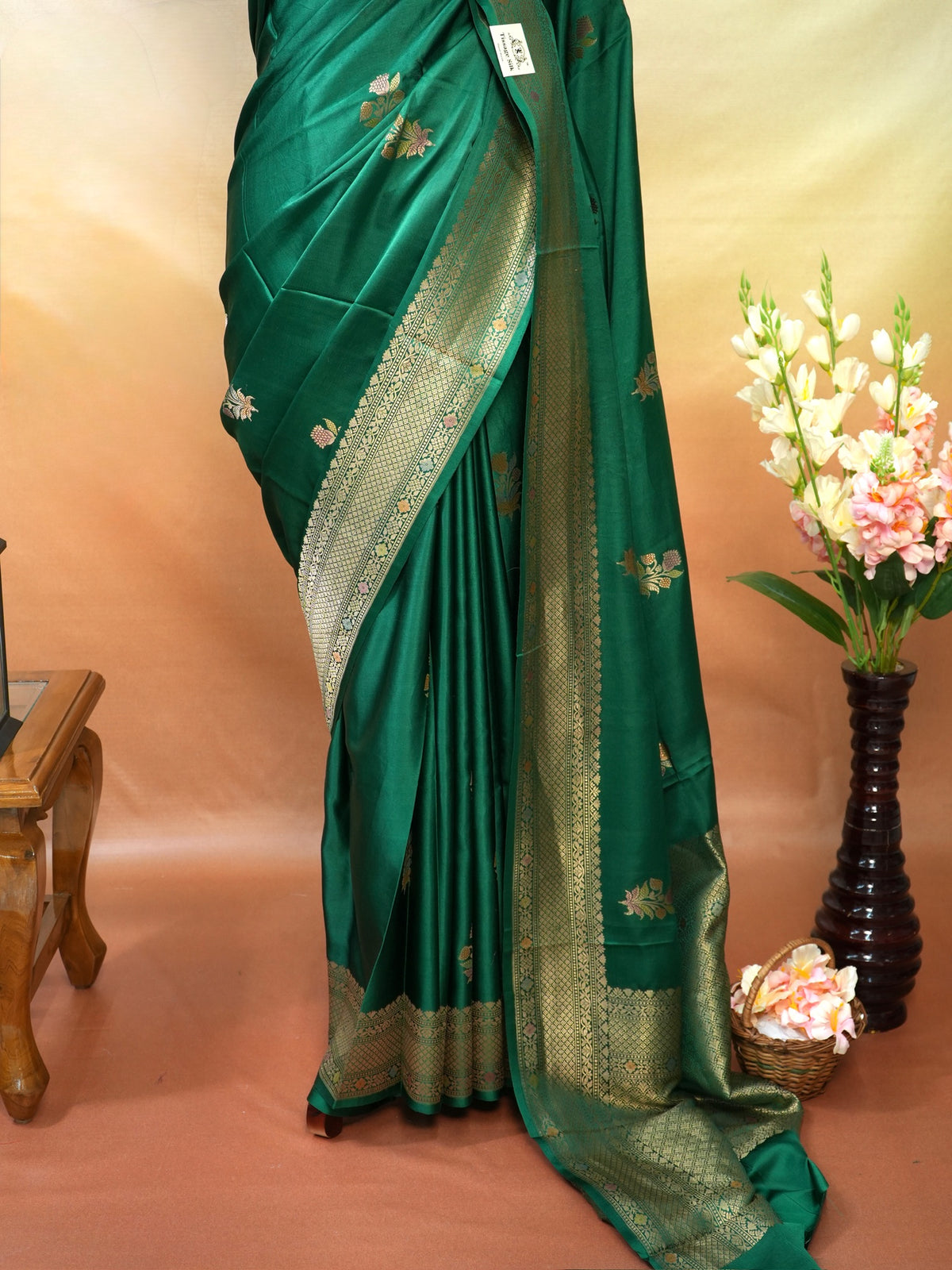 Emerald Green Handwoven Banarasi Pure Mushru Silk Handbrush Meenakari Saree
