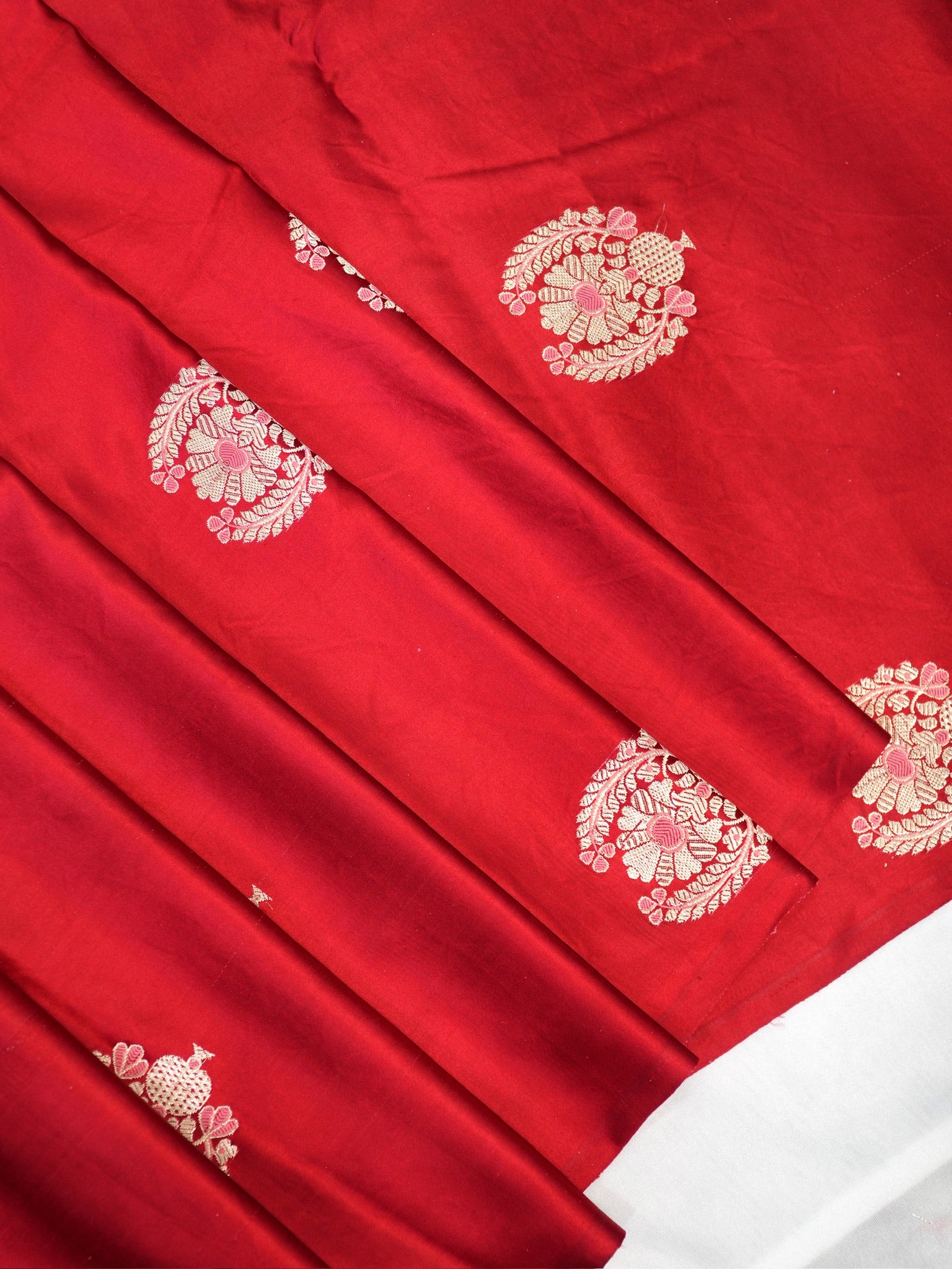 Banarasi Pure Mushru Handloom Kadhuwa Buta Fabric with Meenakari