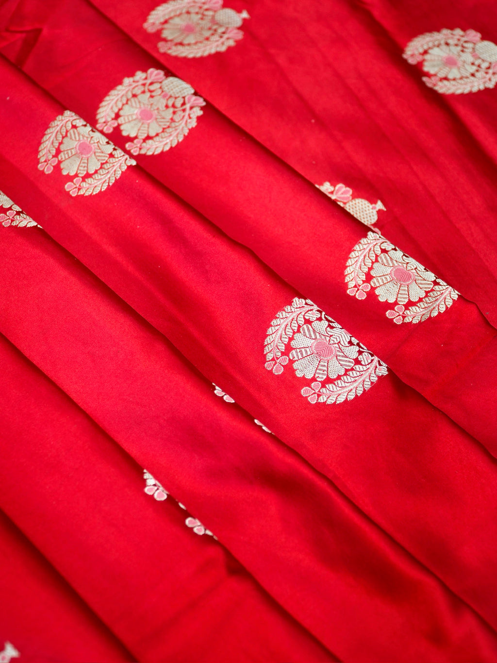 Banarasi Pure Mushru Handloom Kadhuwa Buta Fabric with Meenakari