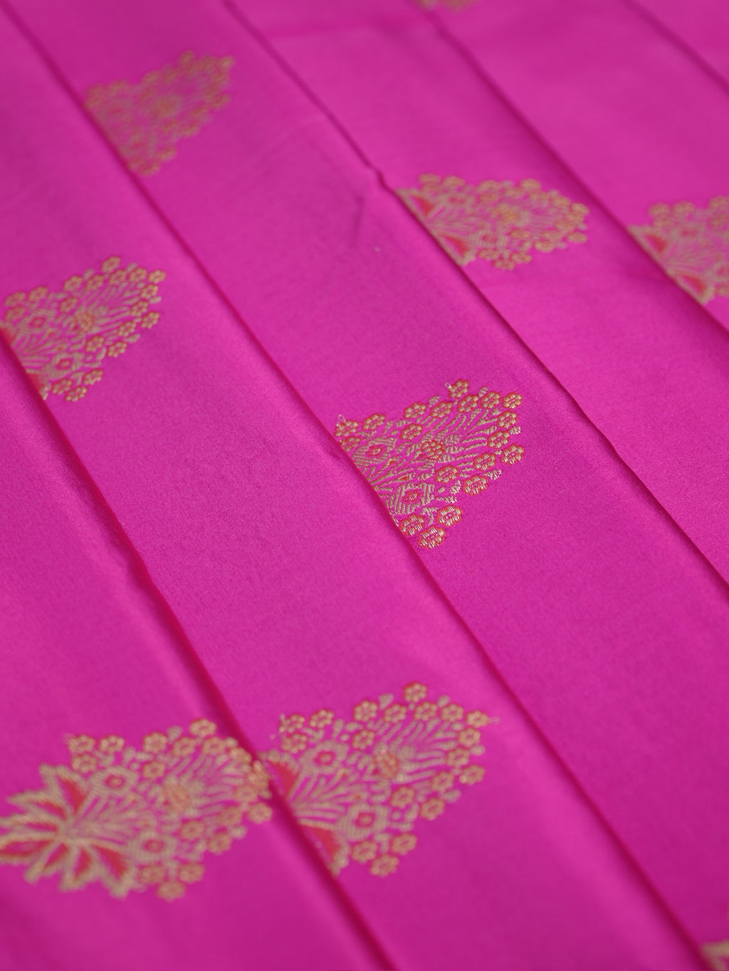 Banarasi Pure Mushru Handloom Kadhuwa Buta Fabric with Meenakari
