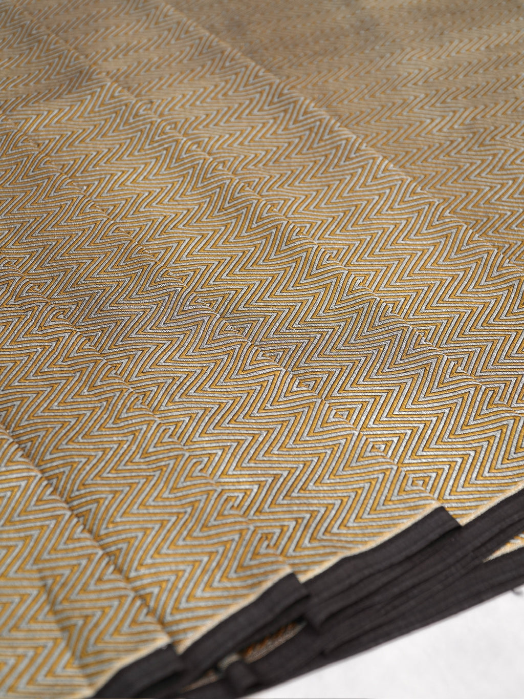 Banarasi Pure Katan Silk Zigzag Handloom Sona Mina fabric