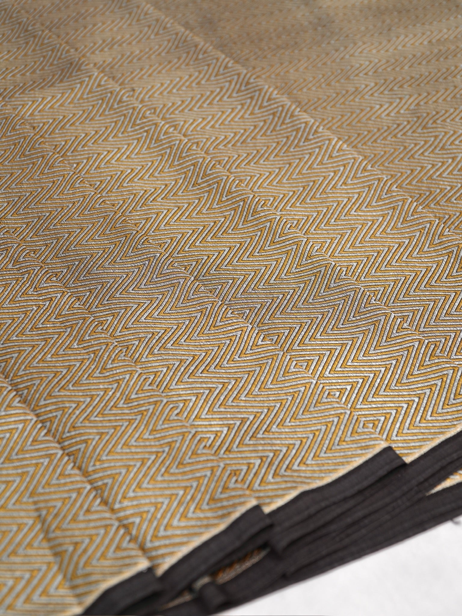 Banarasi Pure Katan Silk Zigzag Handloom Sona Mina fabric