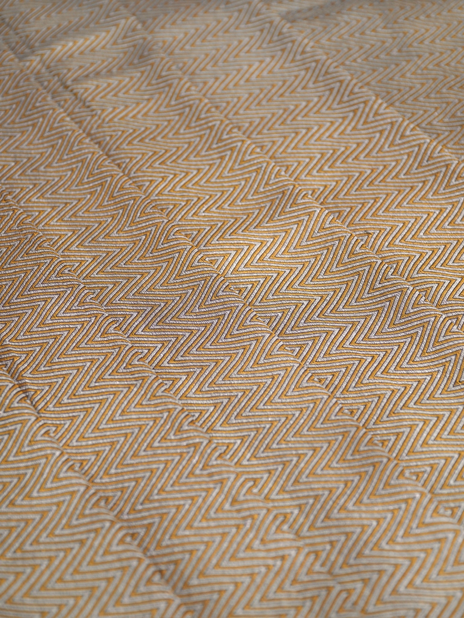 Banarasi Pure Katan Silk Zigzag Handloom Sona Mina fabric
