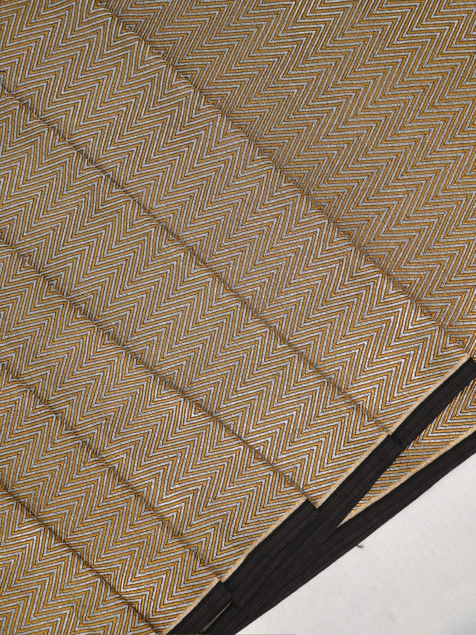Banarasi Pure Katan Silk Zigzag Handloom Sona Mina fabric