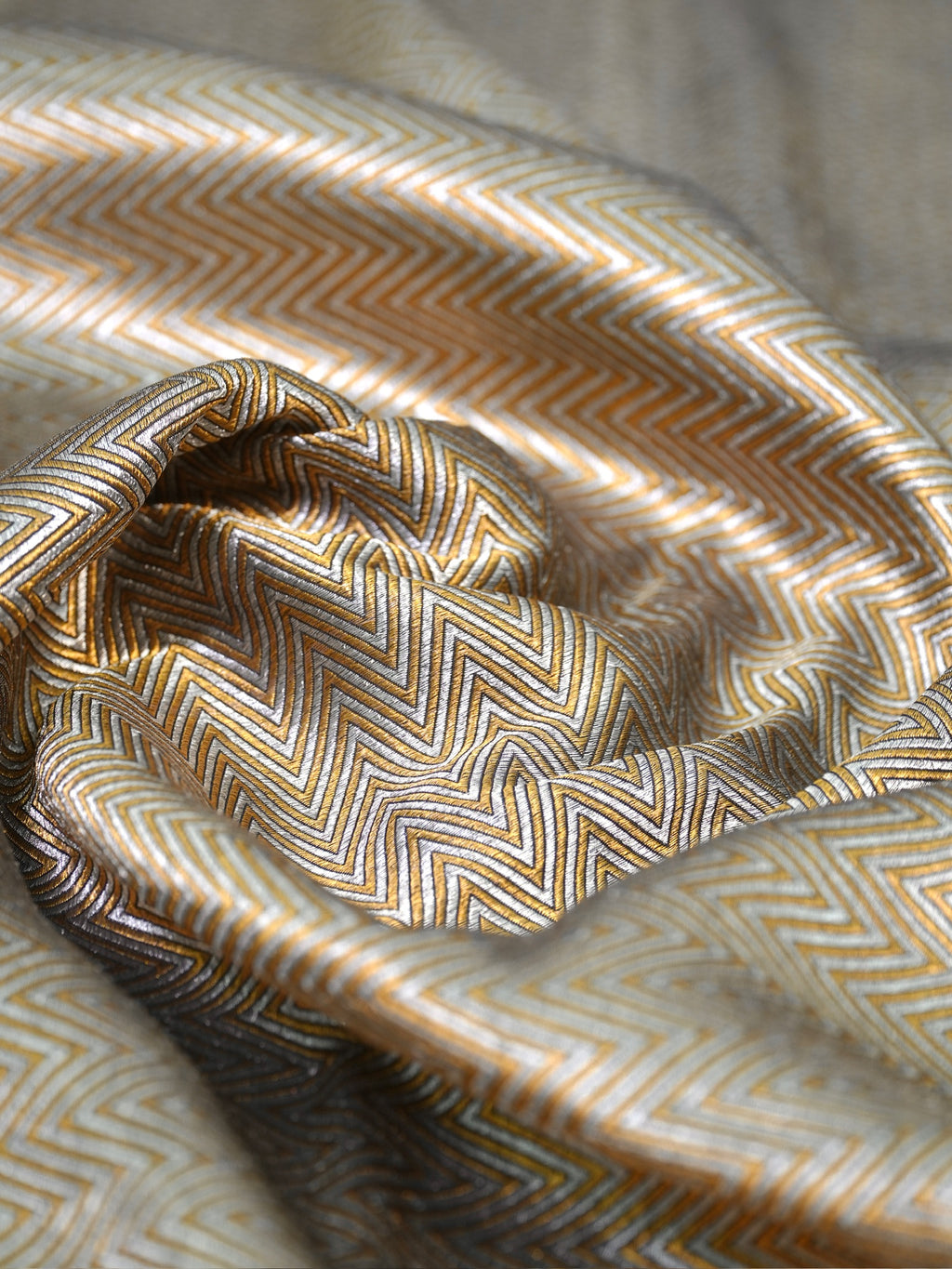 Banarasi Pure Katan Silk Zigzag Handloom Sona Mina fabric