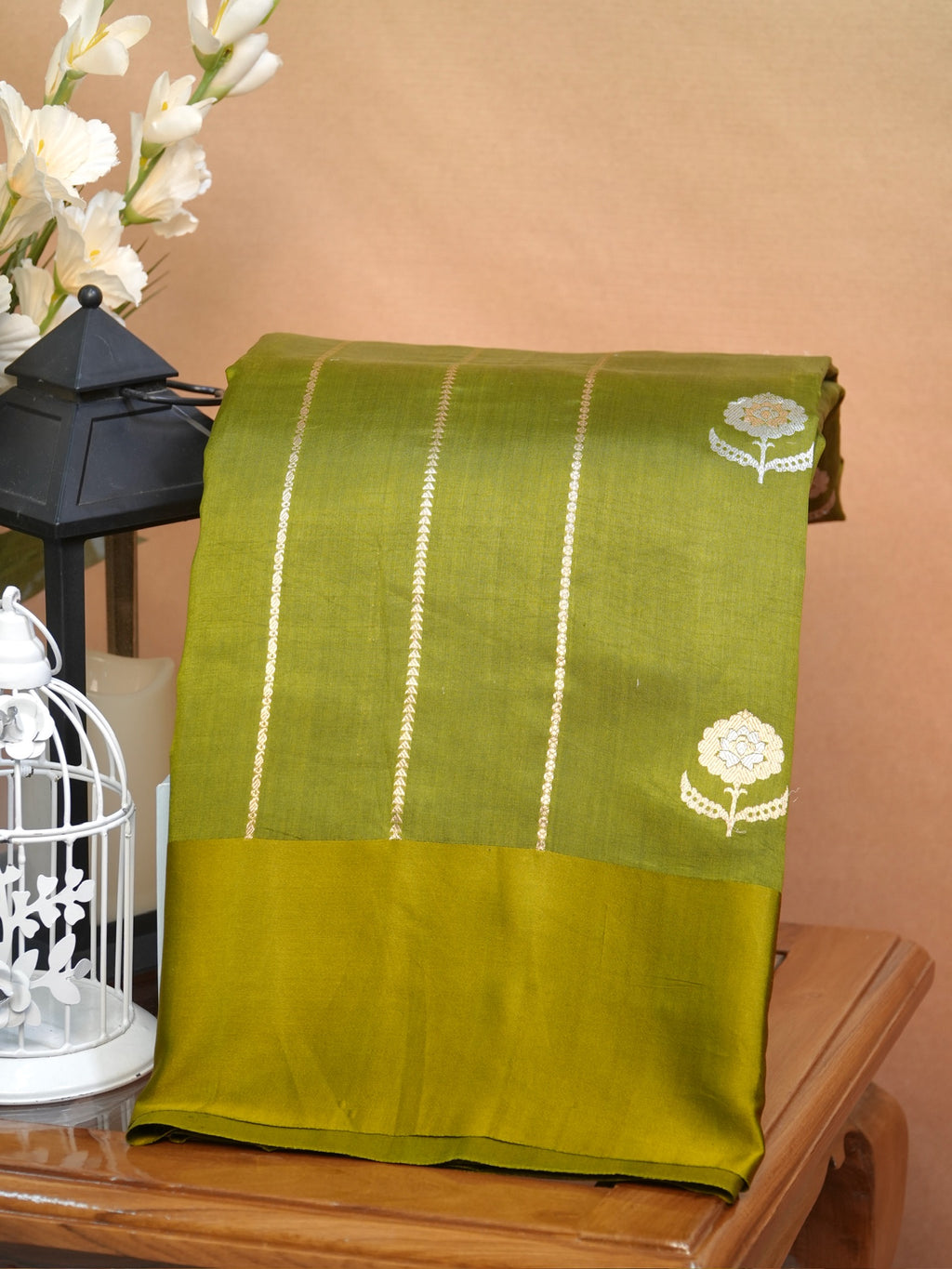 Banarasi Pure Katan Silk Handwoven Kadhuva Saree