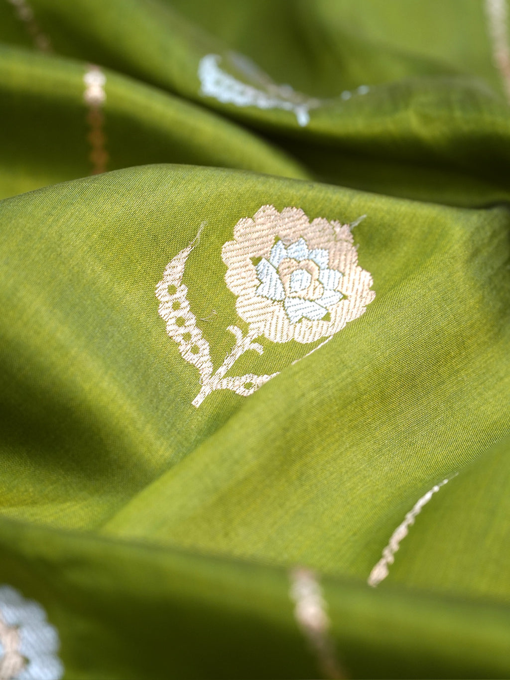 Banarasi Pure Katan Silk Handwoven Kadhuva Saree
