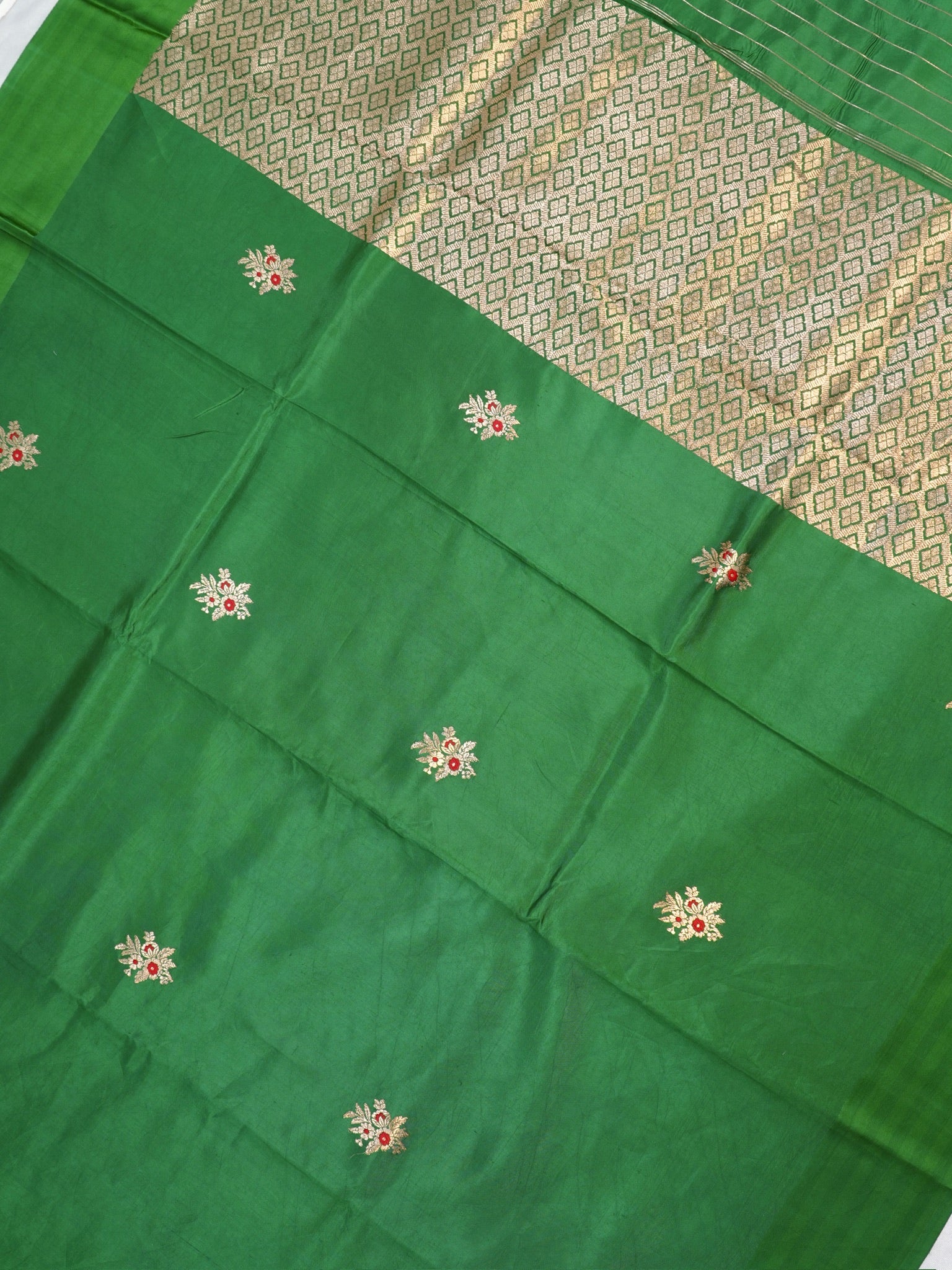 Banarasi Pure Katan Silk Handwoven Kadhuva Saree