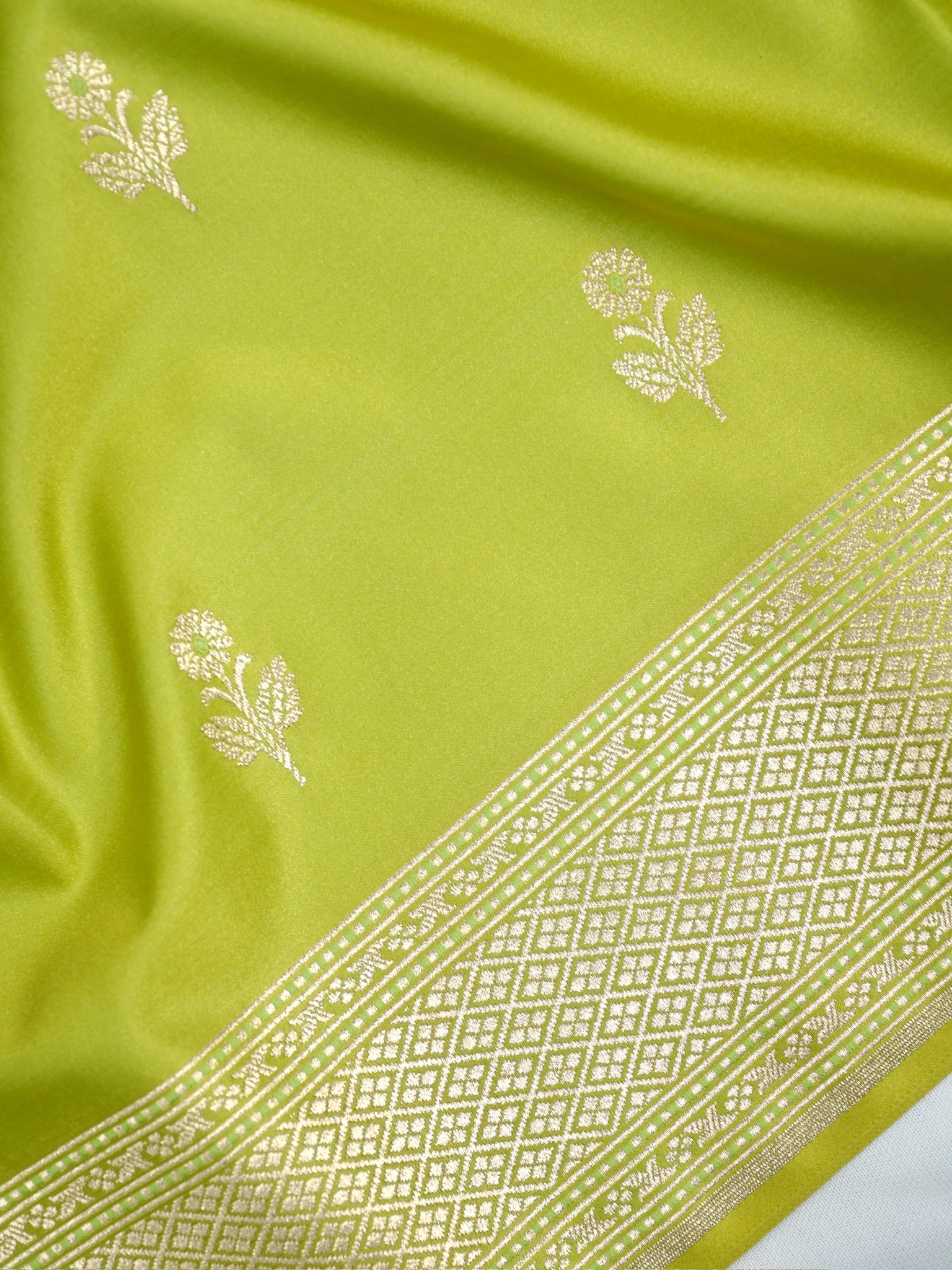 Banarasi Mushru Katan Silk Saree – Lime Green / Parrot Green